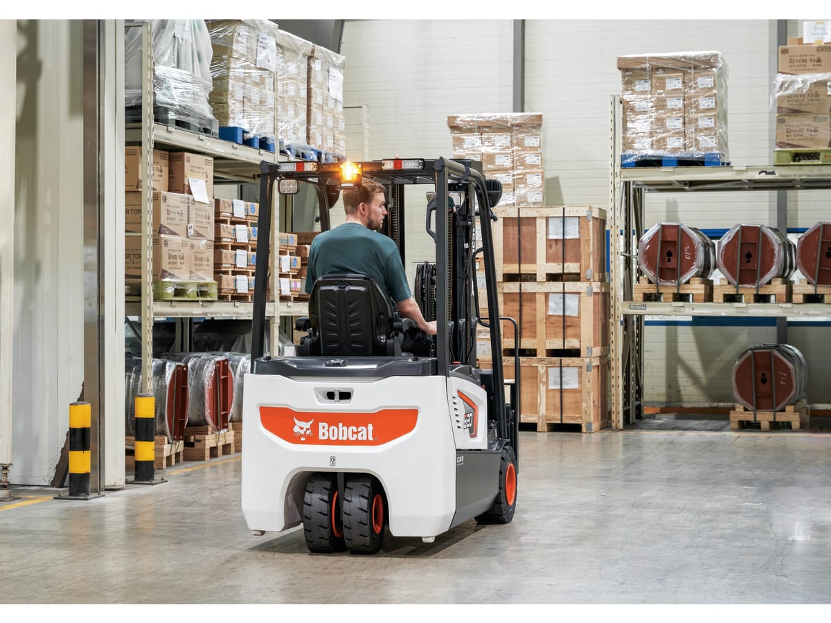 Bob Cat B15T-7 Plus | B18T-7 Plus | B20T-7 Plus 3-Wheel Electric Cushion / Pneumatic Tire Forklifts