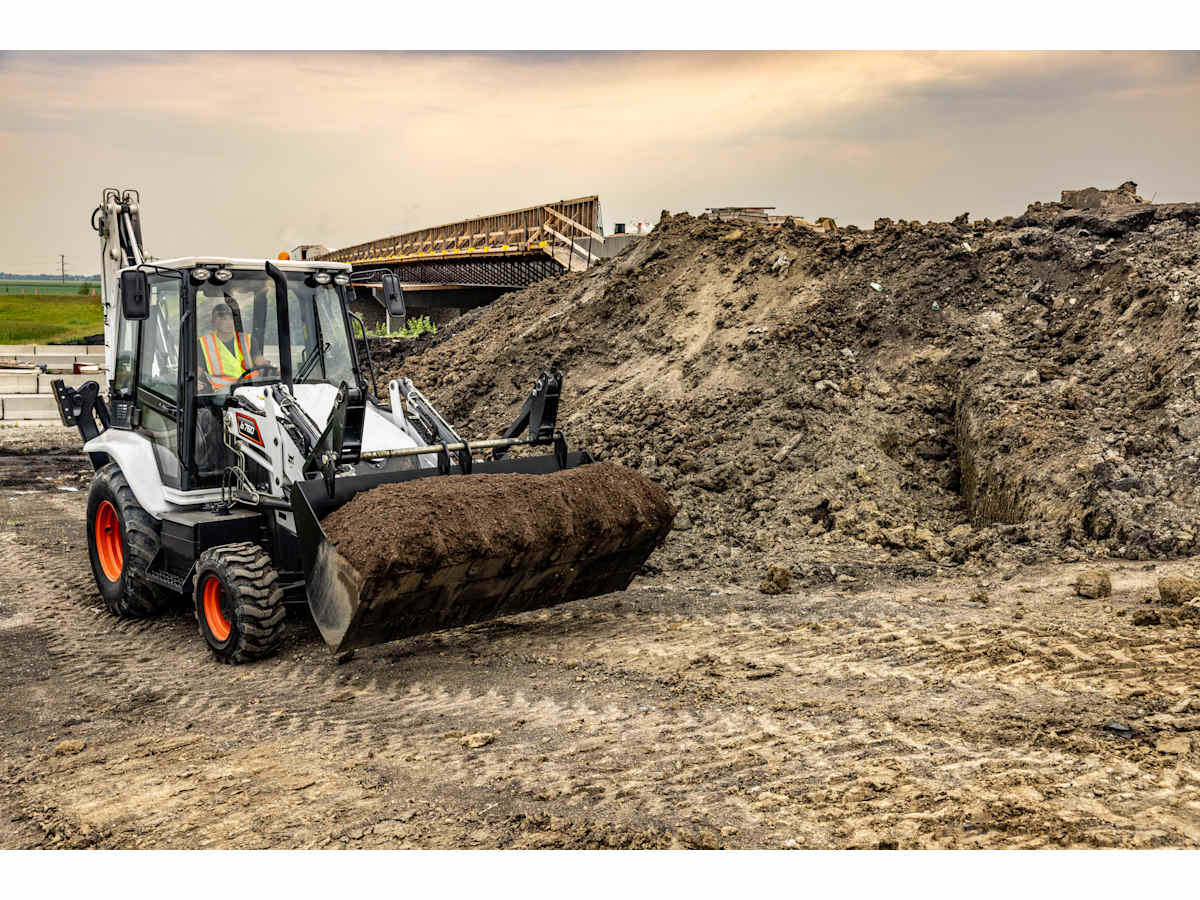 Bob Cat B760 Backhoe Loader