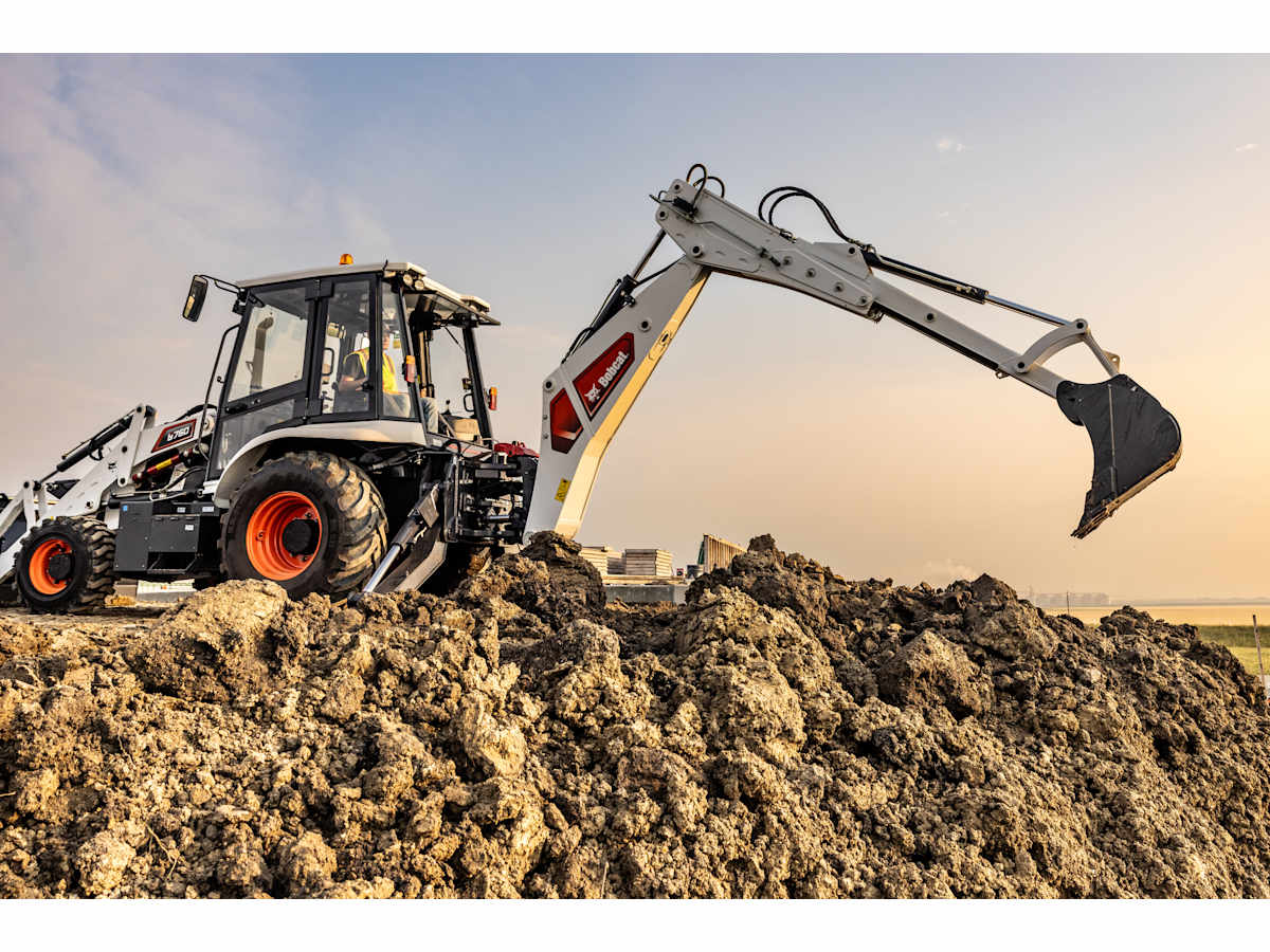 Bob Cat B760 Backhoe Loader