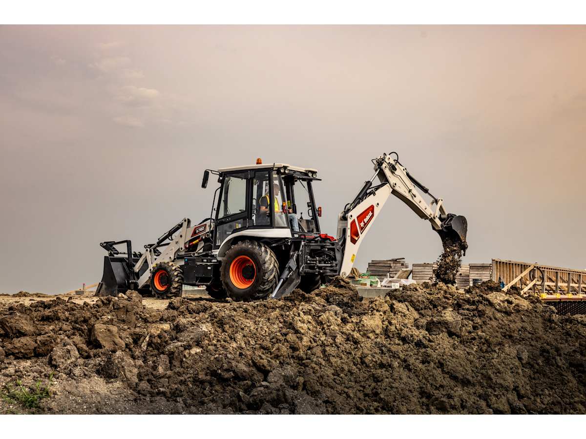 Bob Cat B760 Backhoe Loader