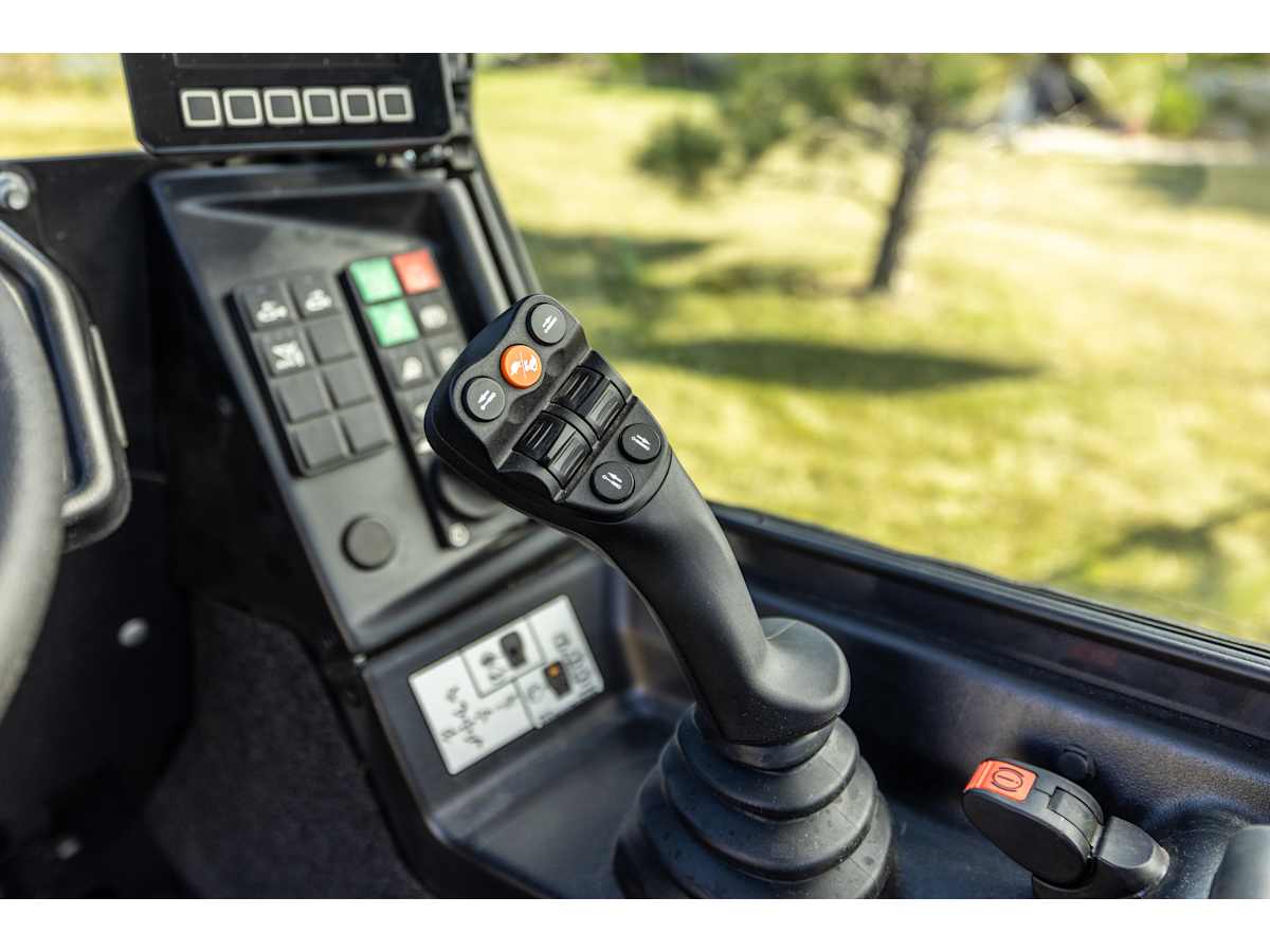 Bob Cat L35 Small Articulated Loader