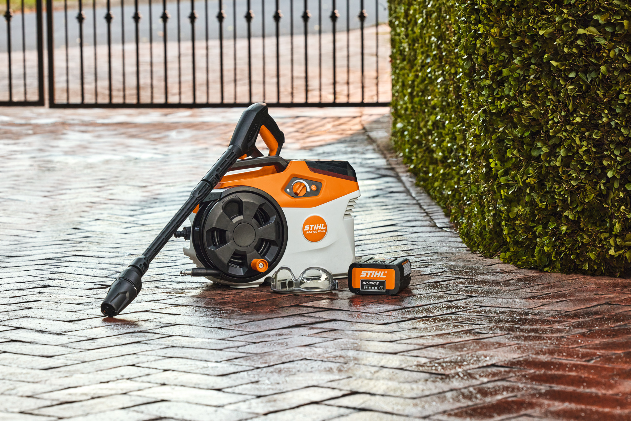 STIHL REA 100 PLUS Battery Powered Pressure Washer