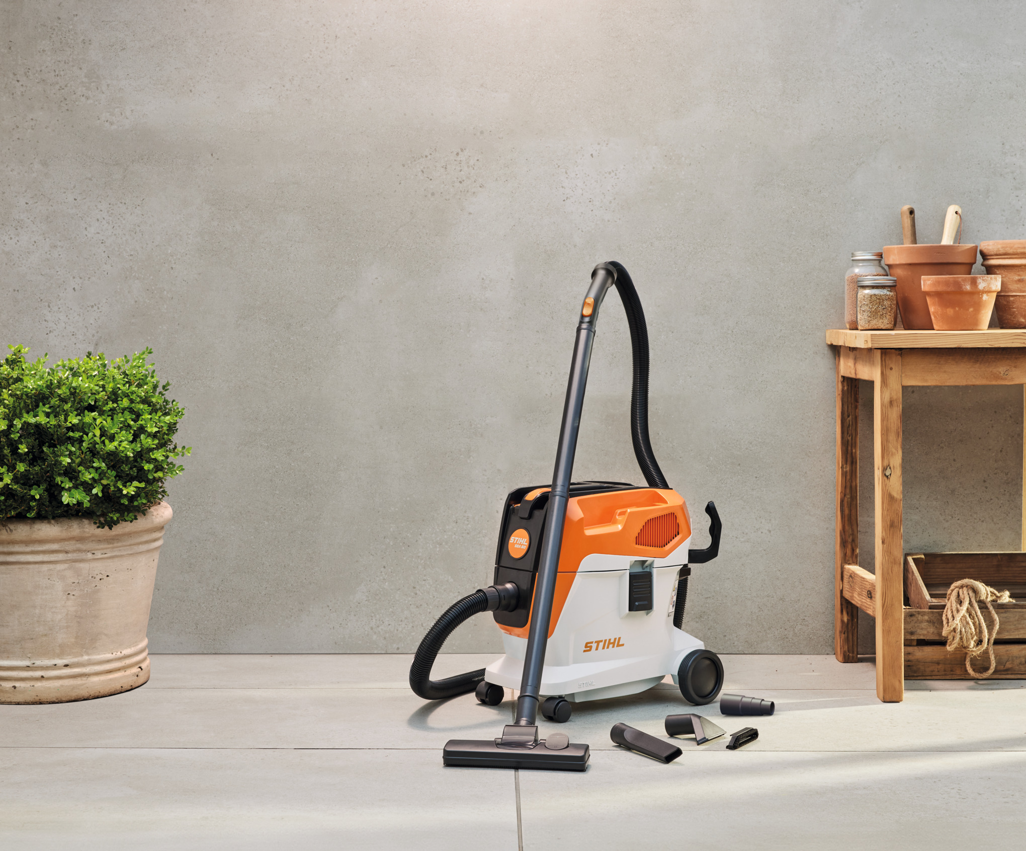 STIHL SEA 60 Battery Powered Wet/Dry Vacuum